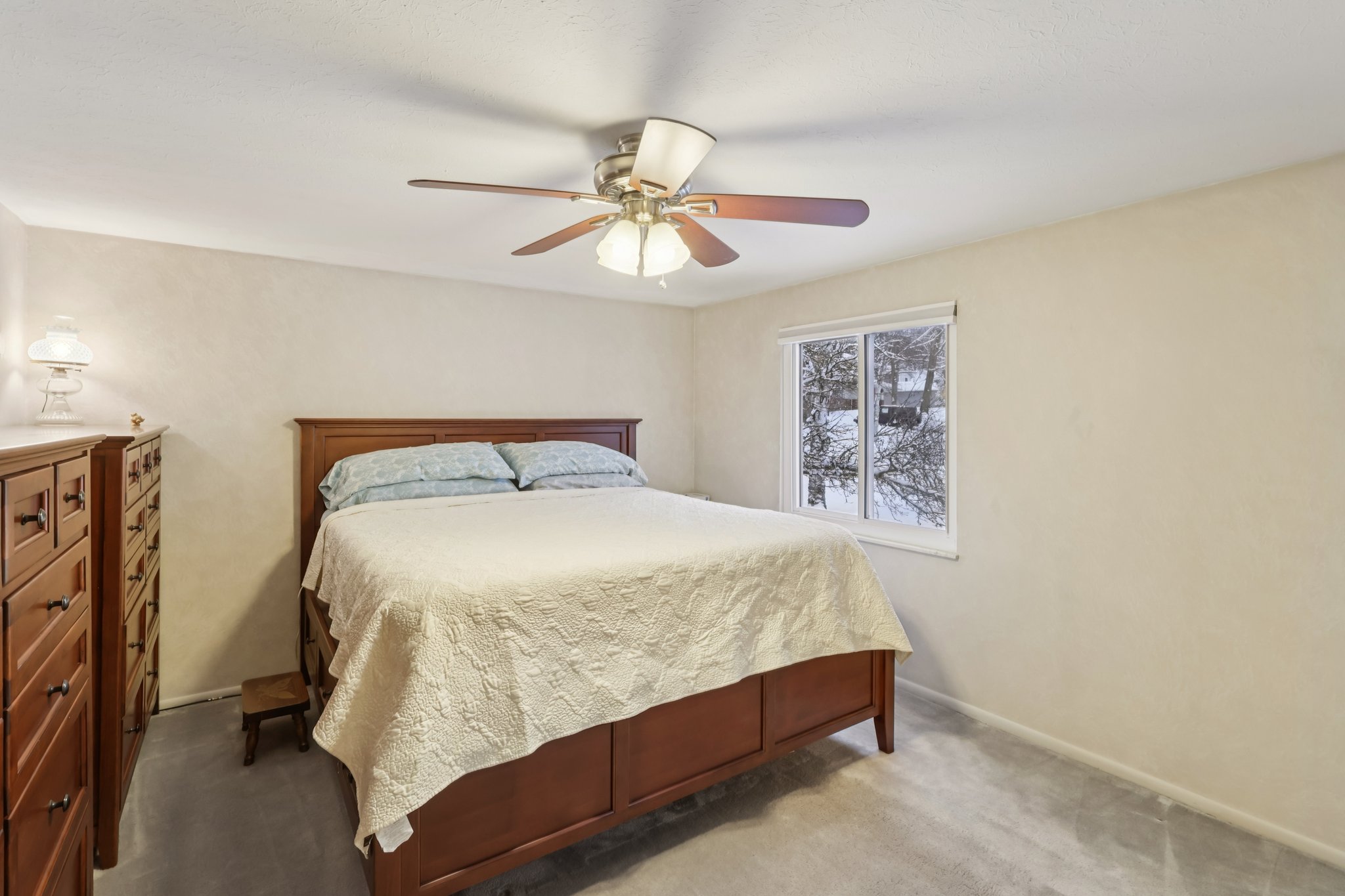 N Oval-S0312-030.jpg