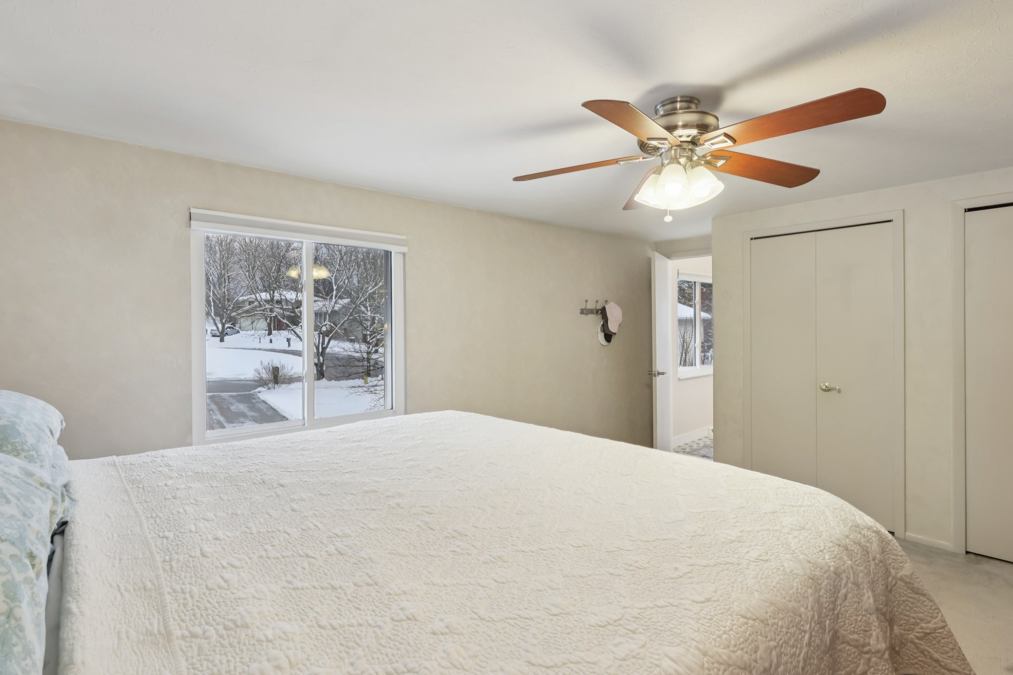 N Oval-S0312-031.jpg