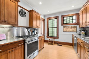 59 1/2 Summer St, Salem, MA 01970, USA Photo 16