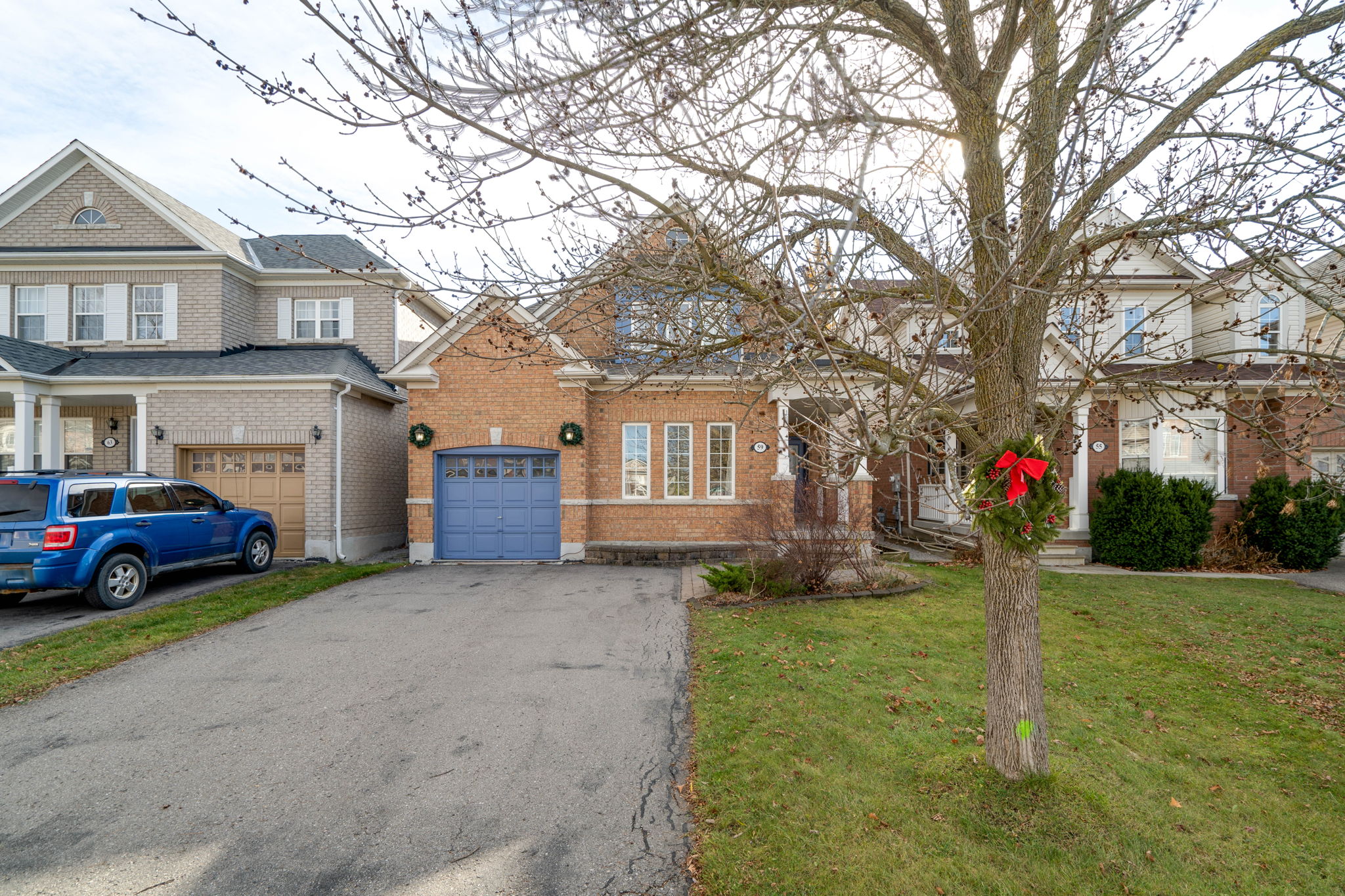 59 Billingham Heights Aurora, ON L4G 7Y1
