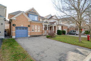 59 Billingham Heights, Aurora ON