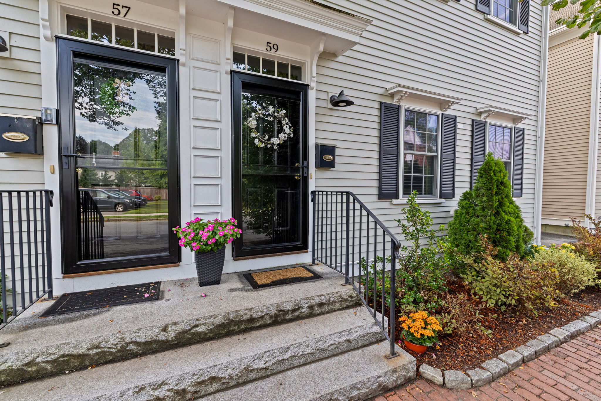 Front Exterior w Garden Area