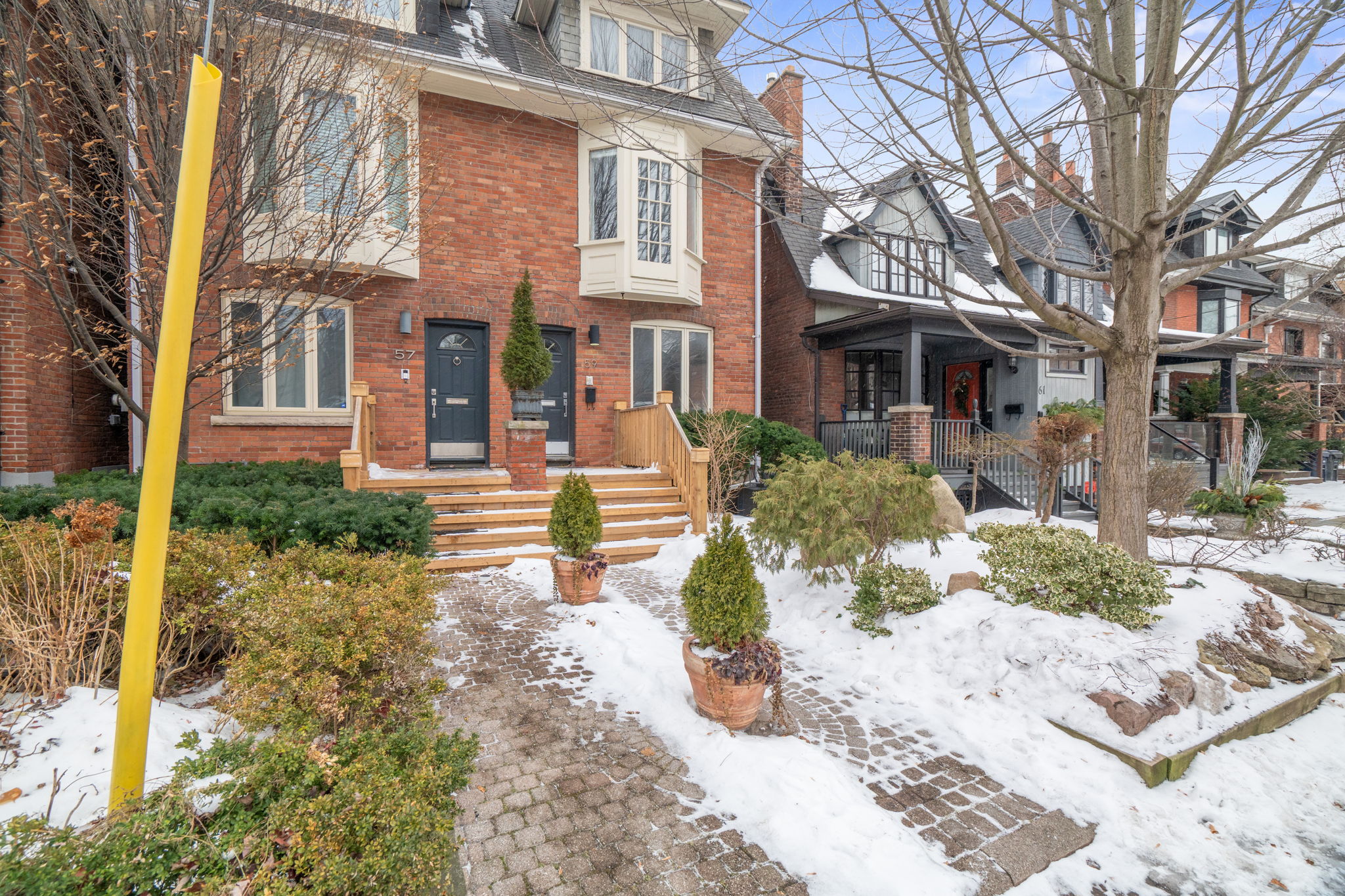 59 Dupont St Toronto, ON M5R 1V3