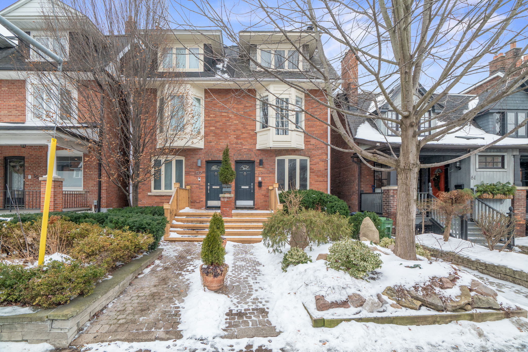 59 Dupont St Toronto, ON M5R 1V3