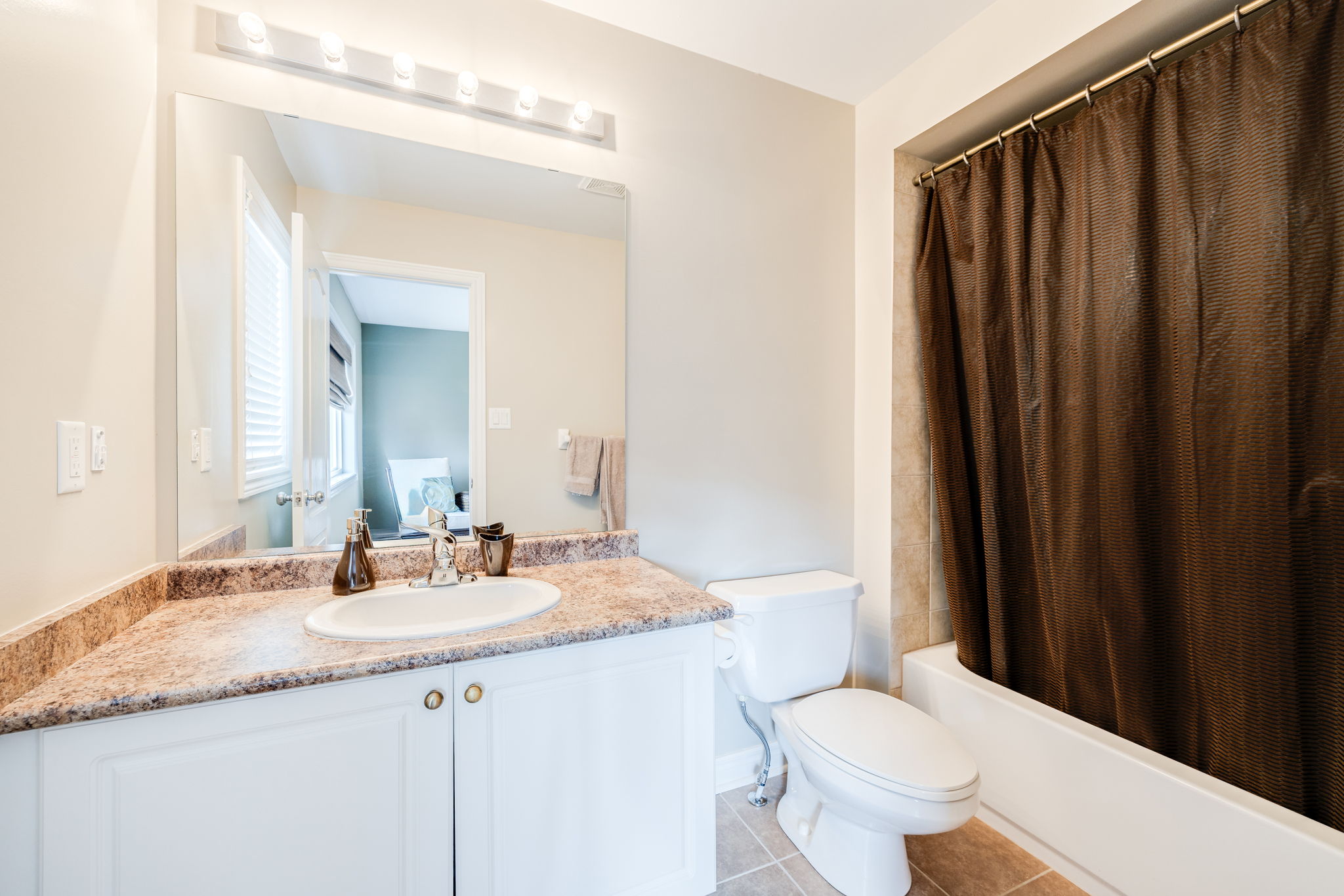East Gwillimbury property showcase — delivered property photograph 27