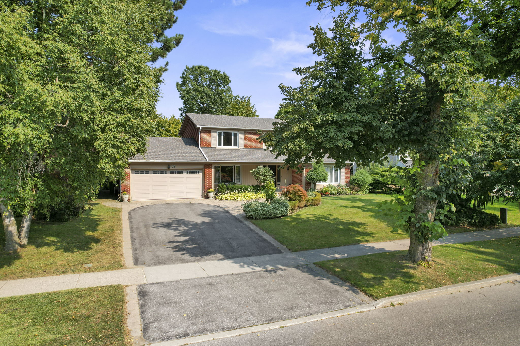 59 Montressor Dr Toronto, ON M2P 1Z3