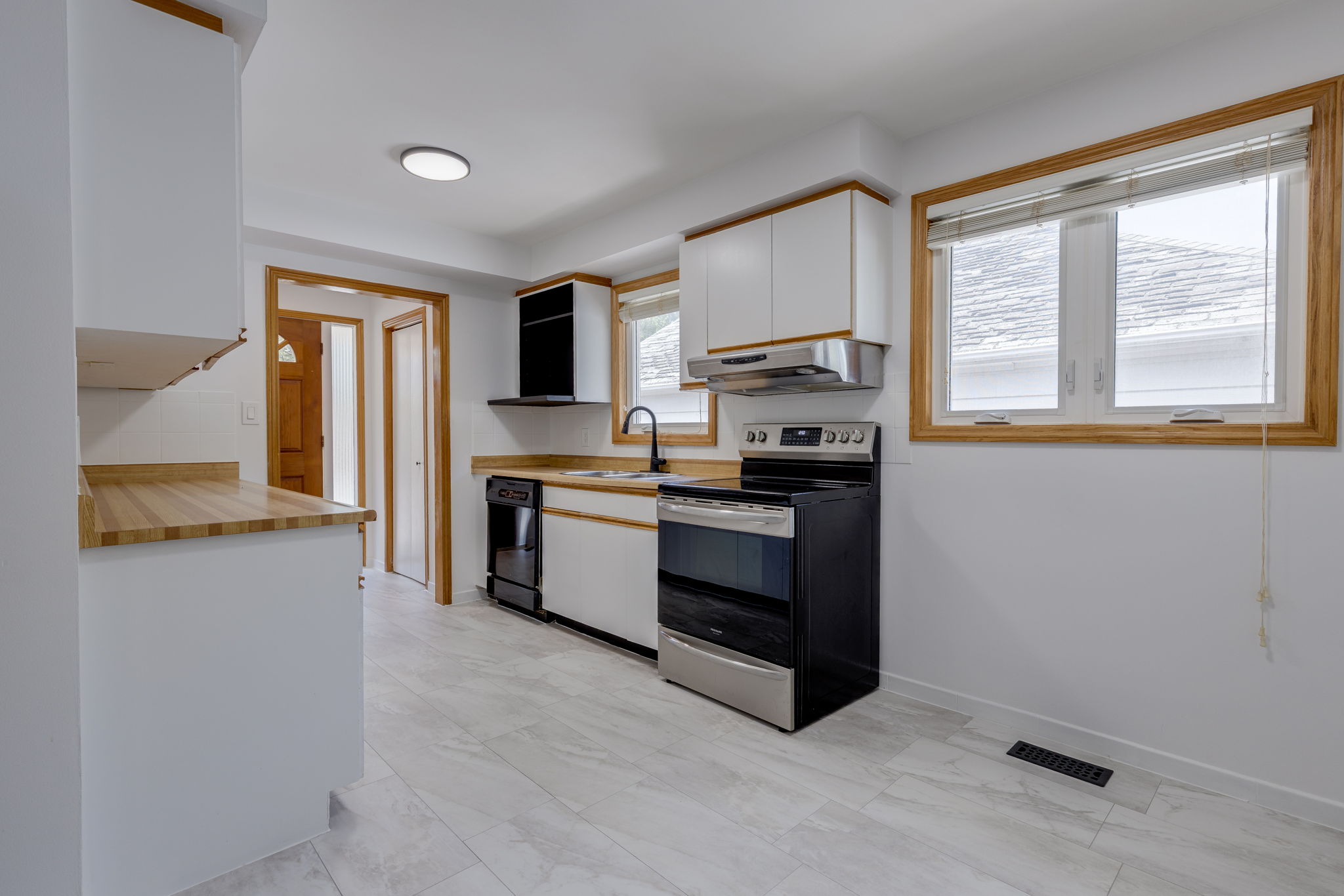 Toronto property showcase — delivered property photograph 9