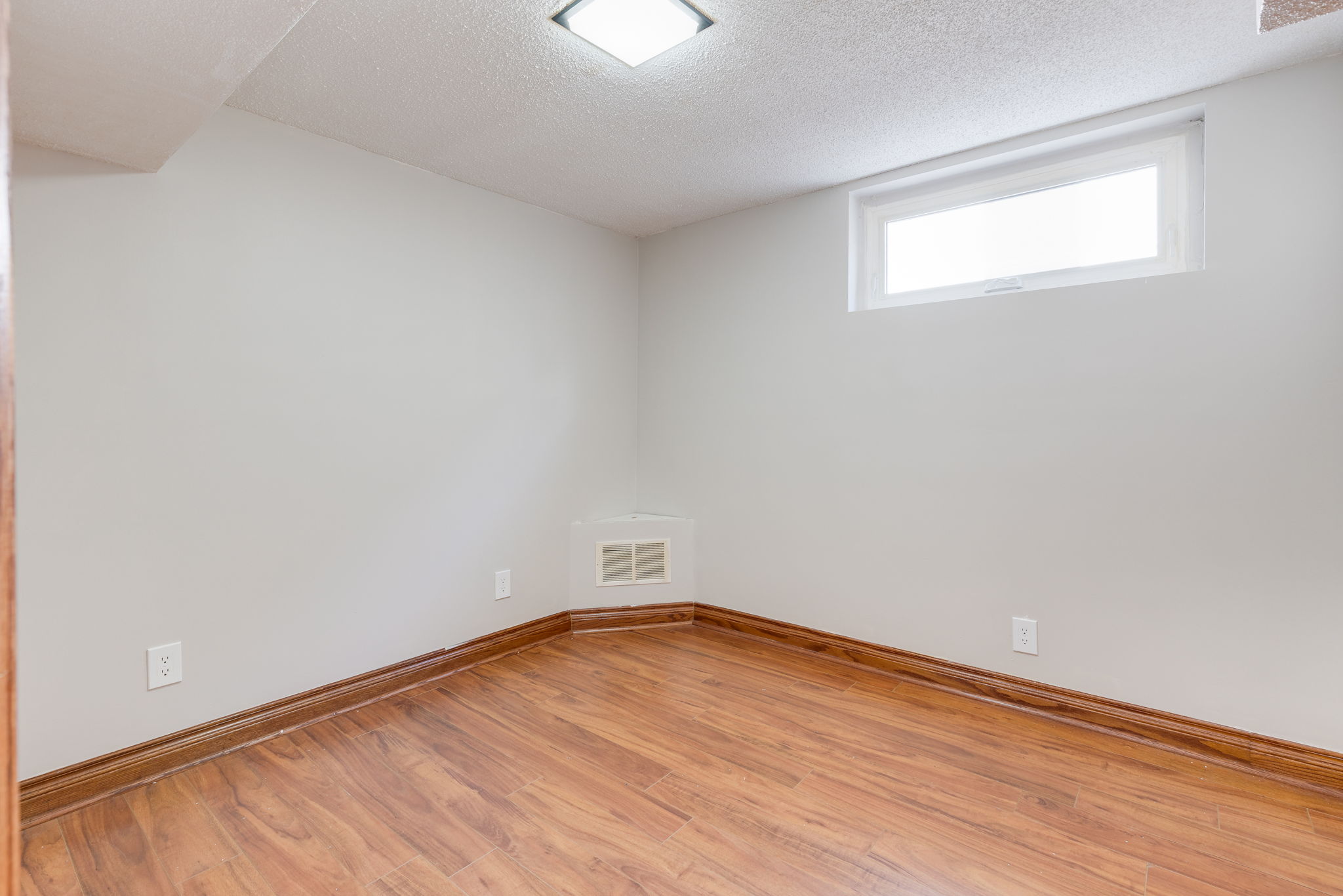 Toronto property showcase — delivered property photograph 35