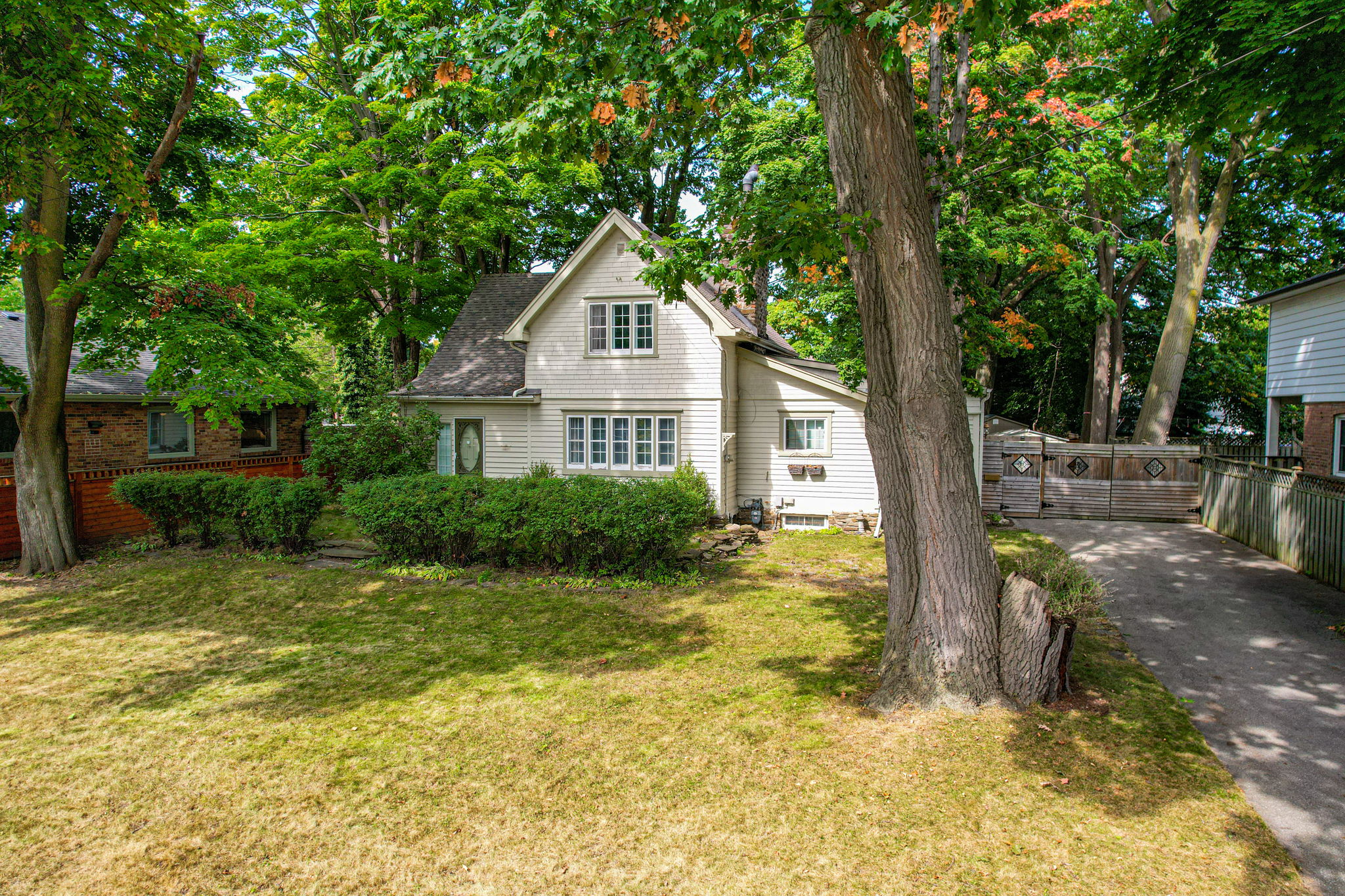 590 Horner Ave Toronto, ON M8W 1Z1