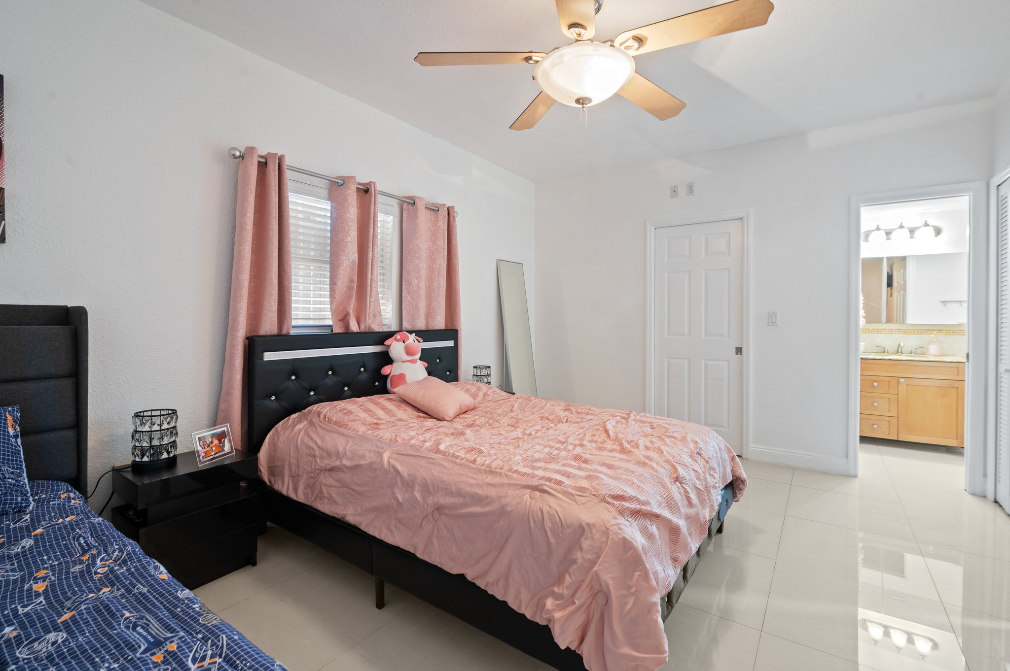 Detached apartment bedroom