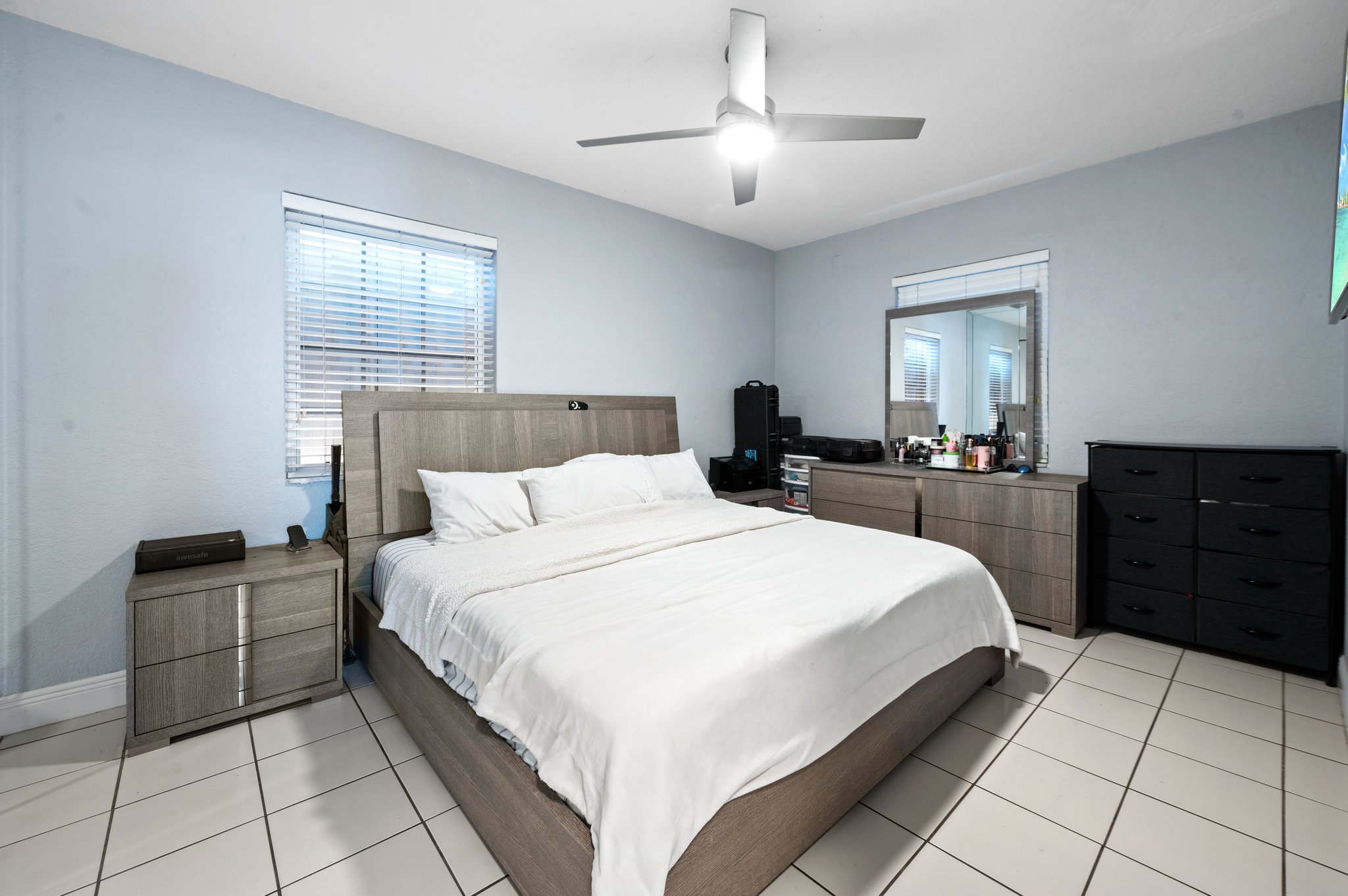 Main house primare bedroom