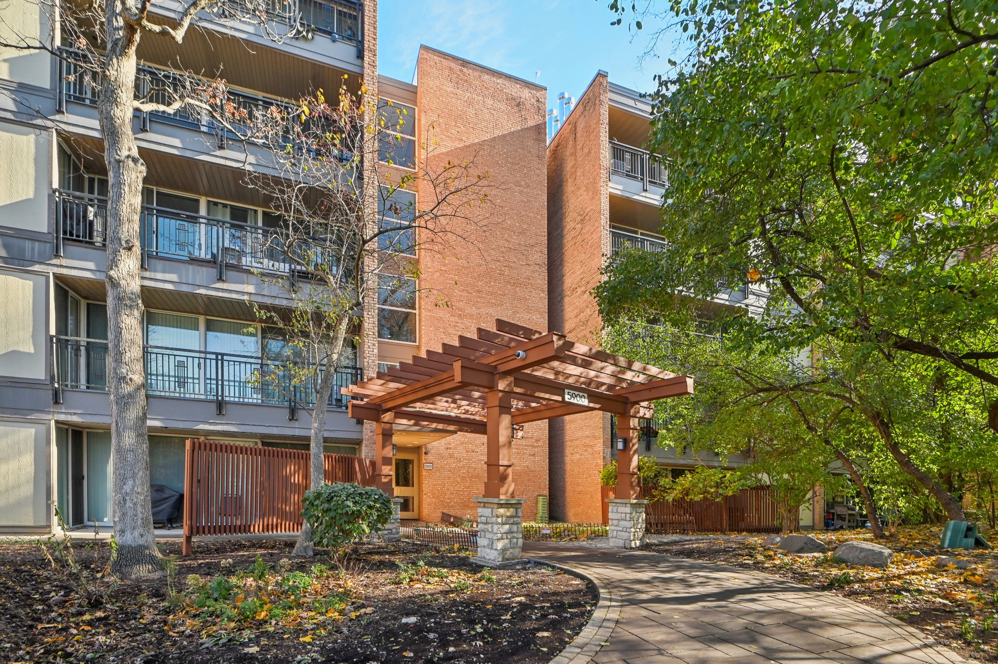 Oakwood Dr-S1411-003.jpg