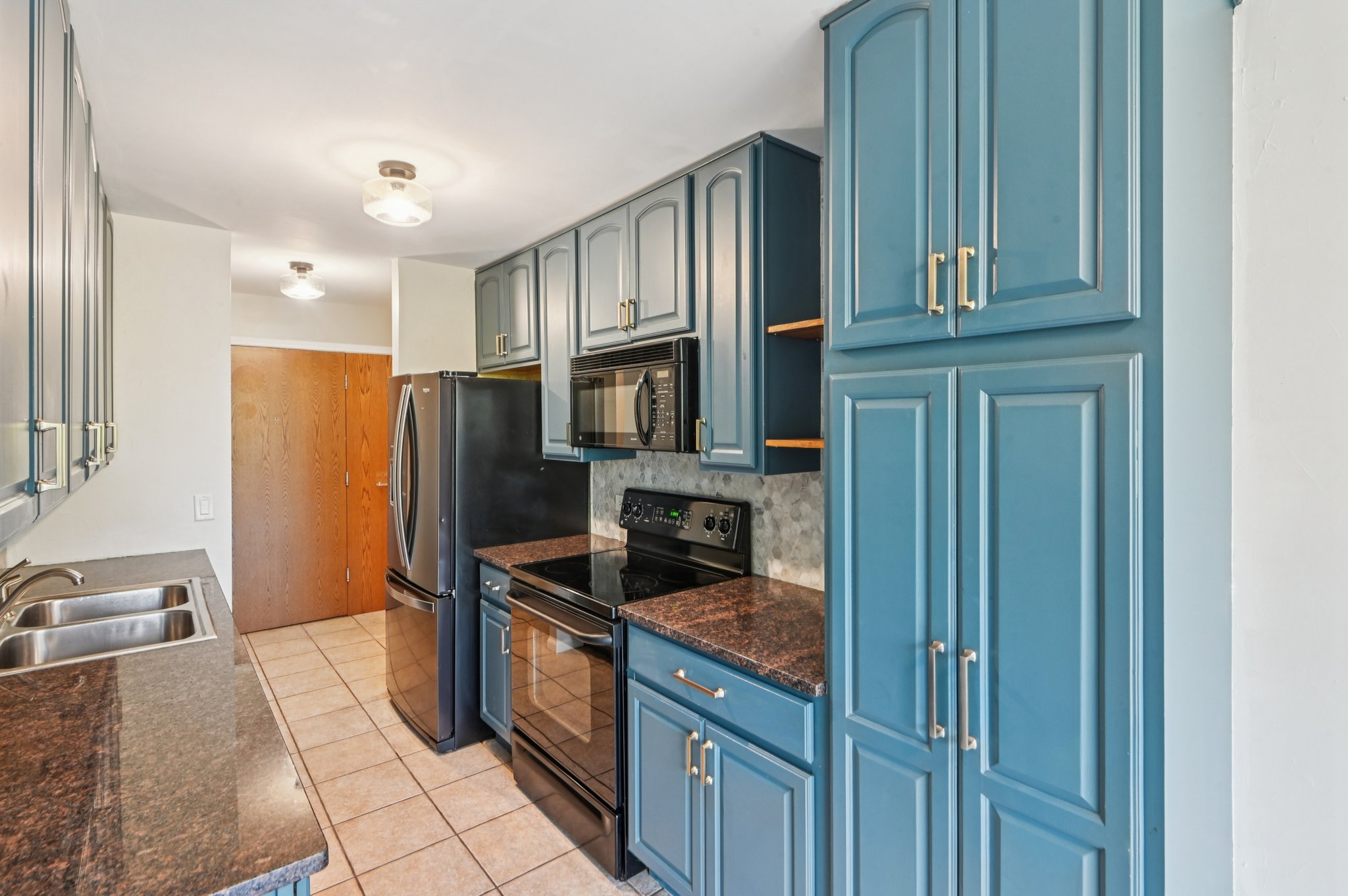 Oakwood Dr-S1411-012.jpg