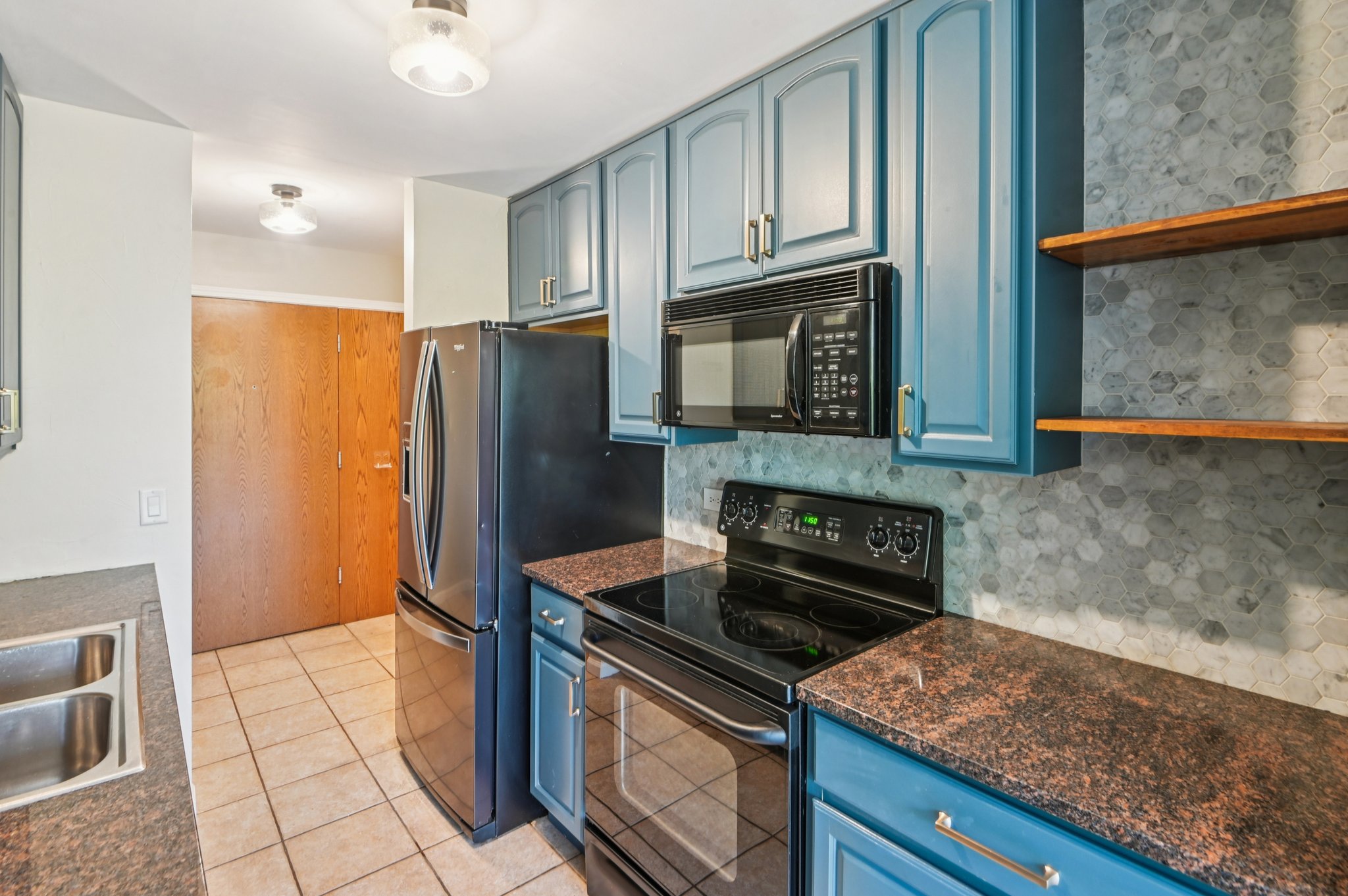 Oakwood Dr-S1411-014.jpg