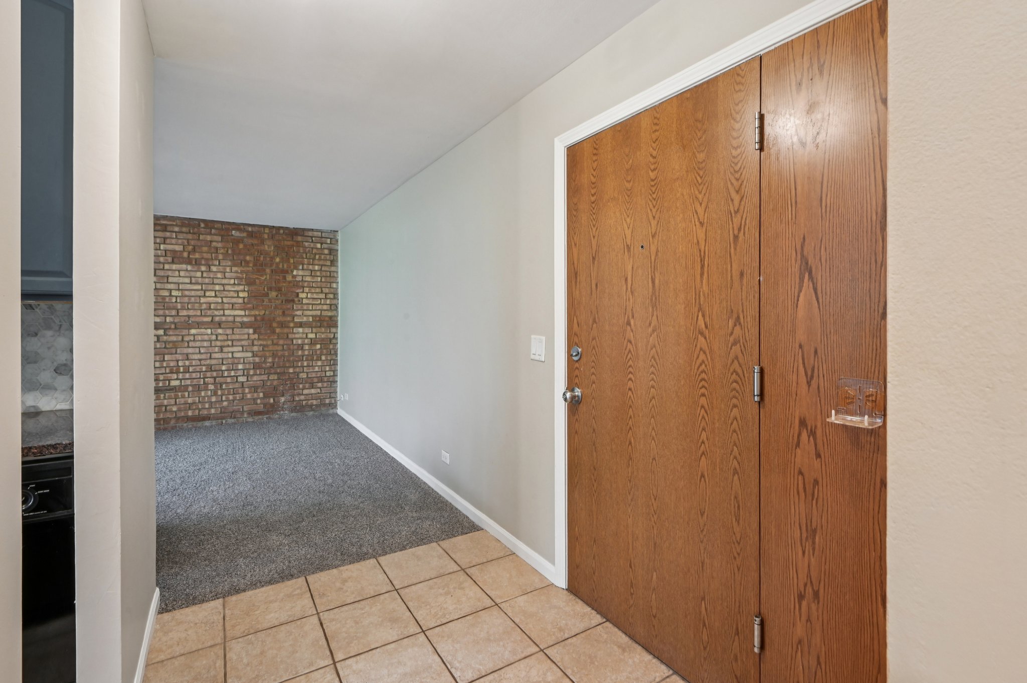 Oakwood Dr-S1411-015.jpg