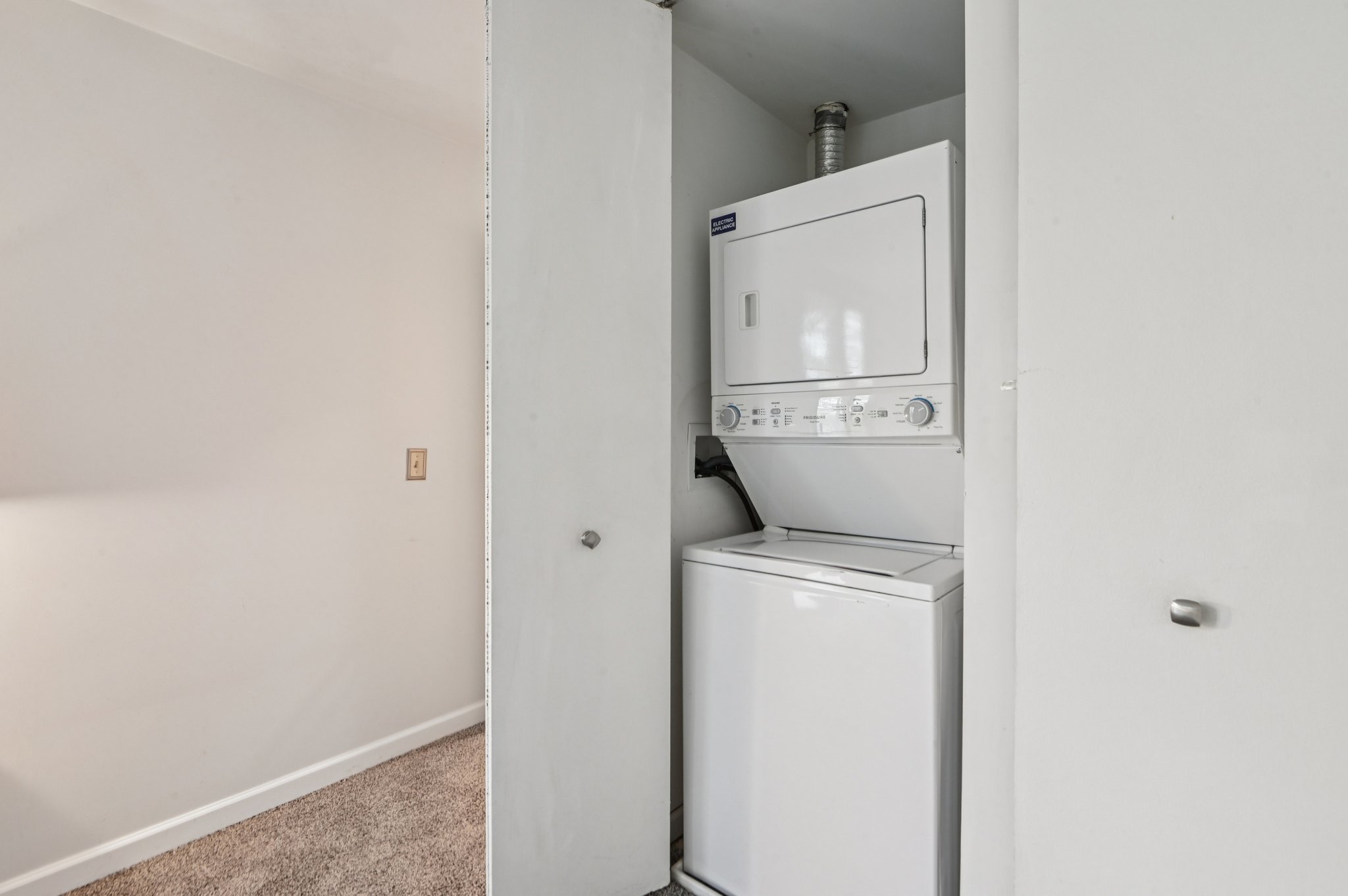 Oakwood Dr-S1411-022.jpg