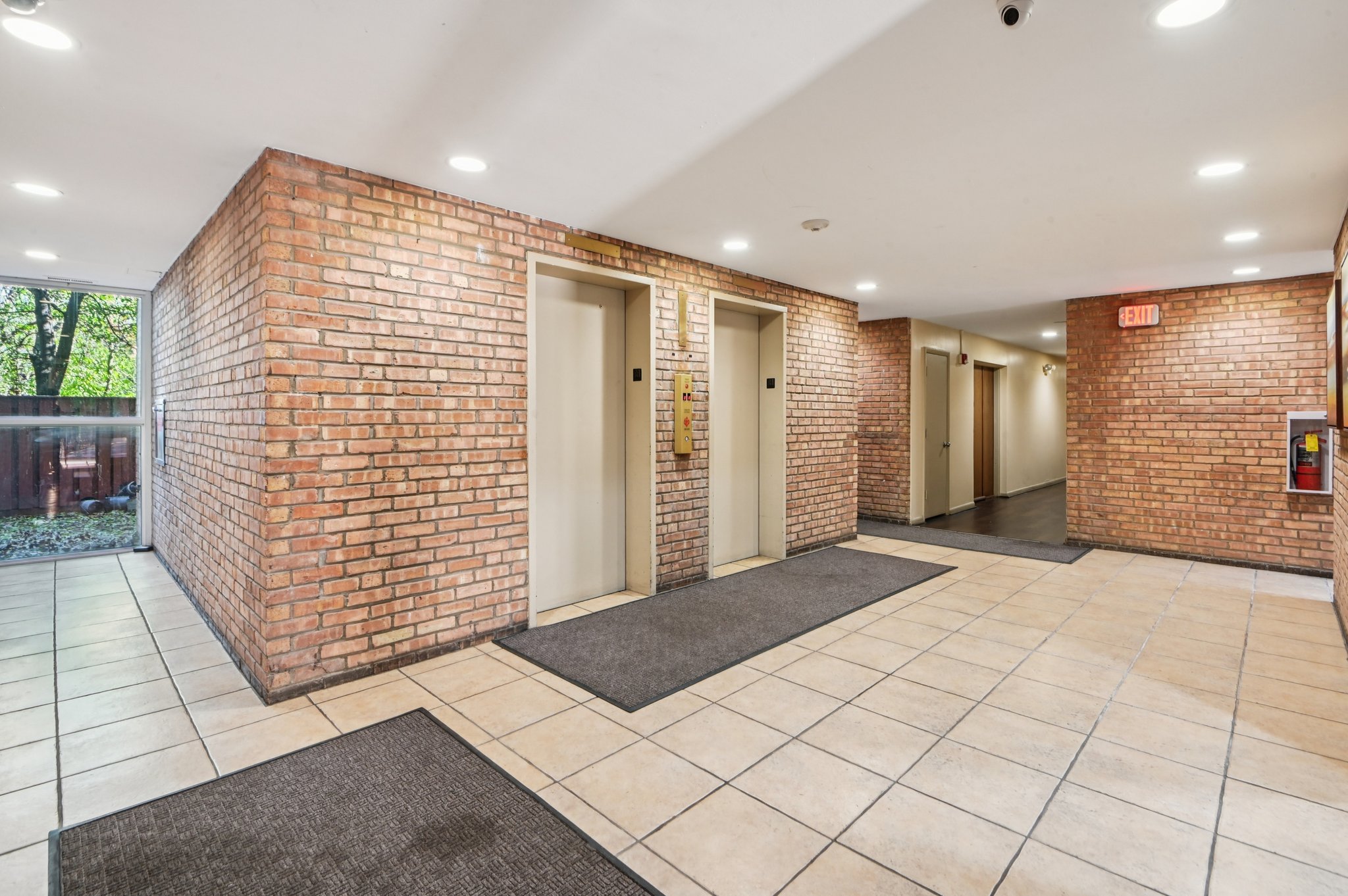 Oakwood Dr-S1411-024.jpg