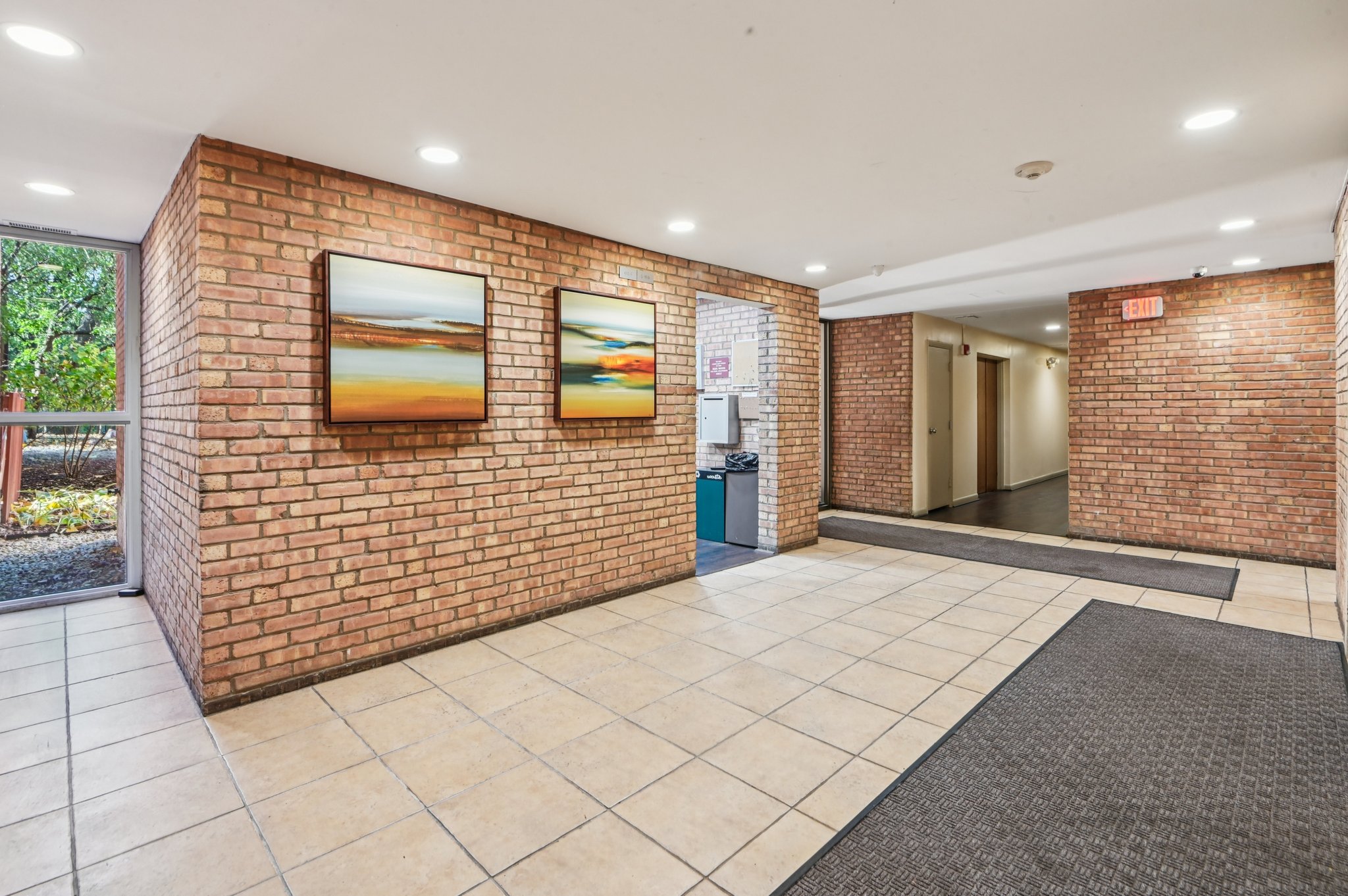 Oakwood Dr-S1411-025.jpg