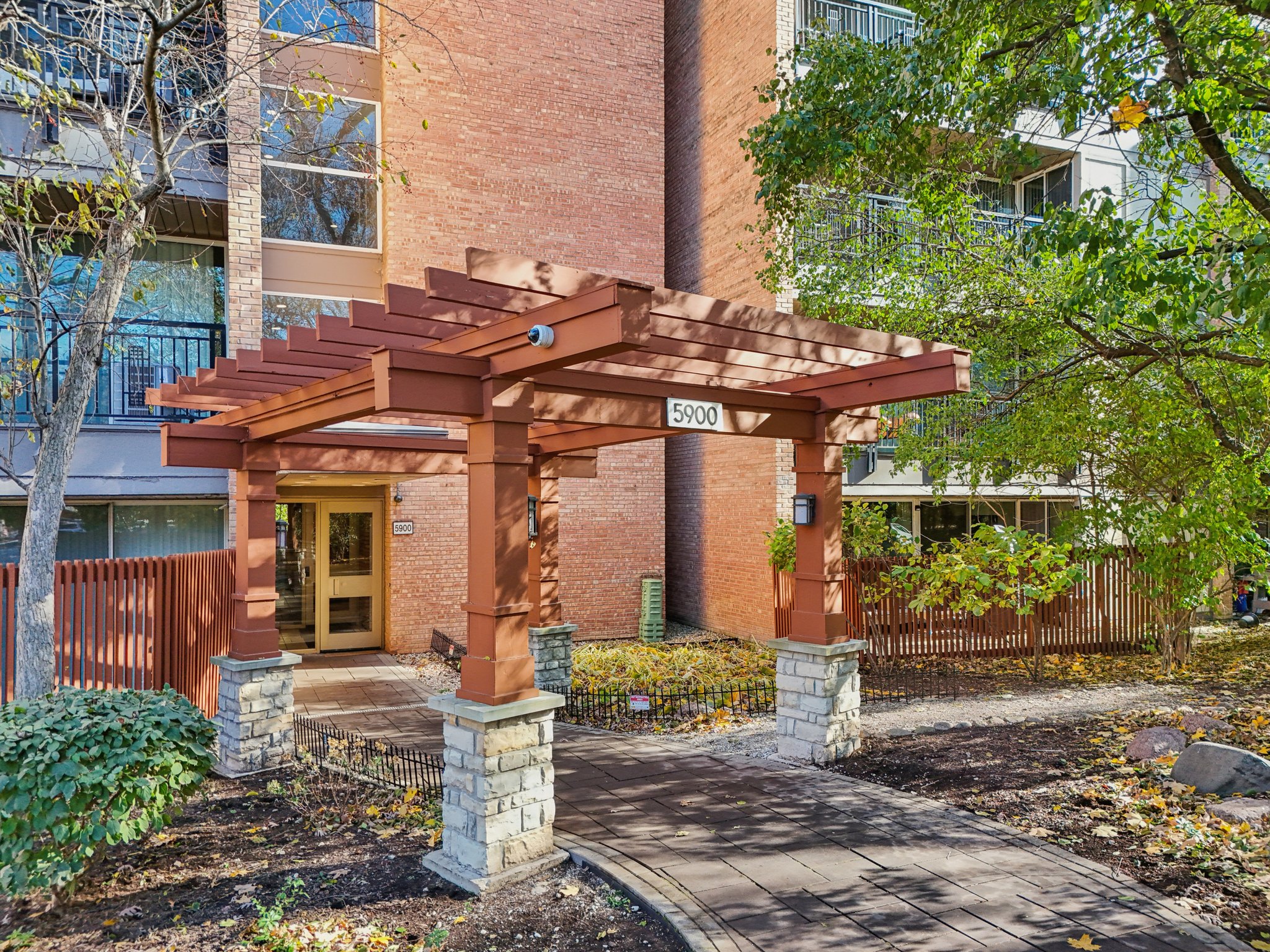 Oakwood Dr-S1411-034.jpg