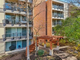 Oakwood Dr-S1411-035.jpg