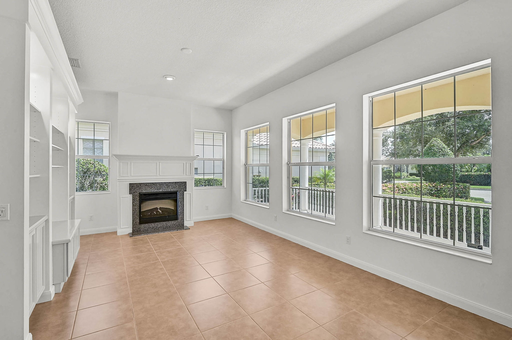 5901 Mariposa Ln-6