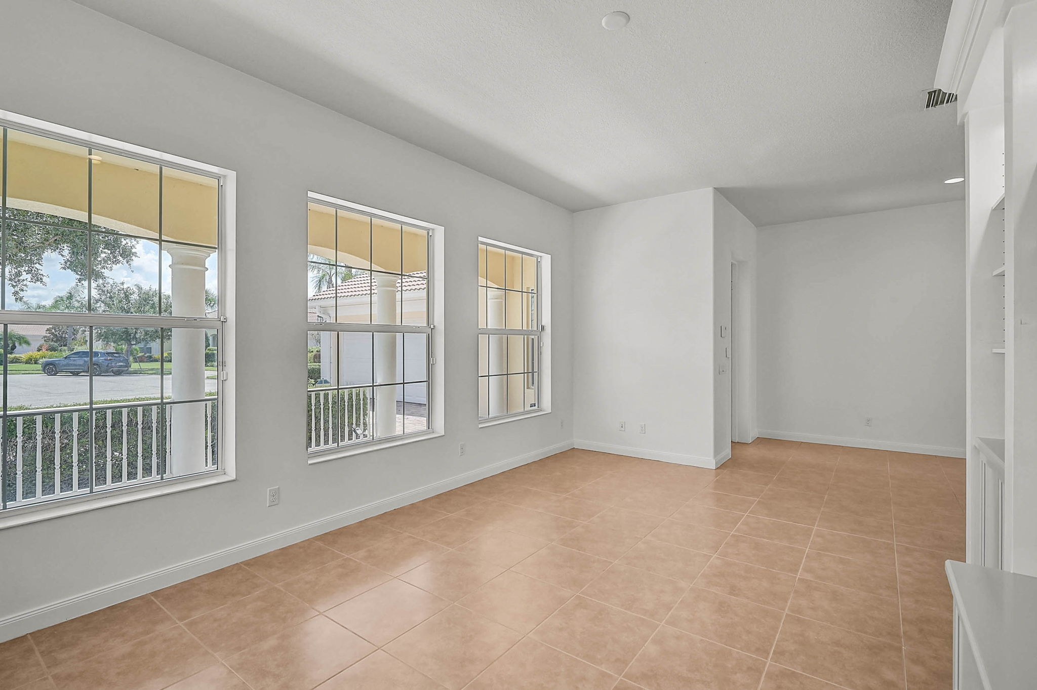 5901 Mariposa Ln-9
