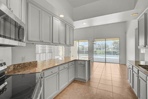 5901 Mariposa Ln-11