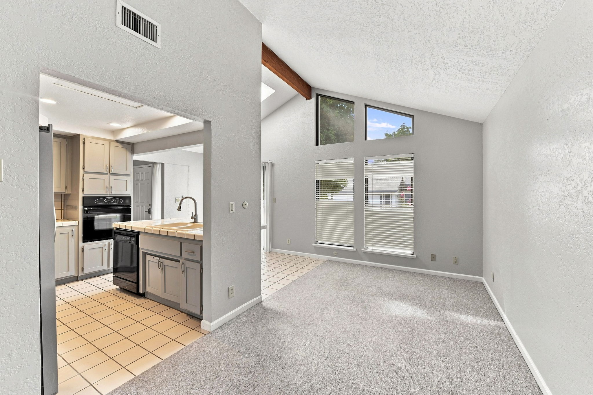 017_F8_5905 Lucinda Ln