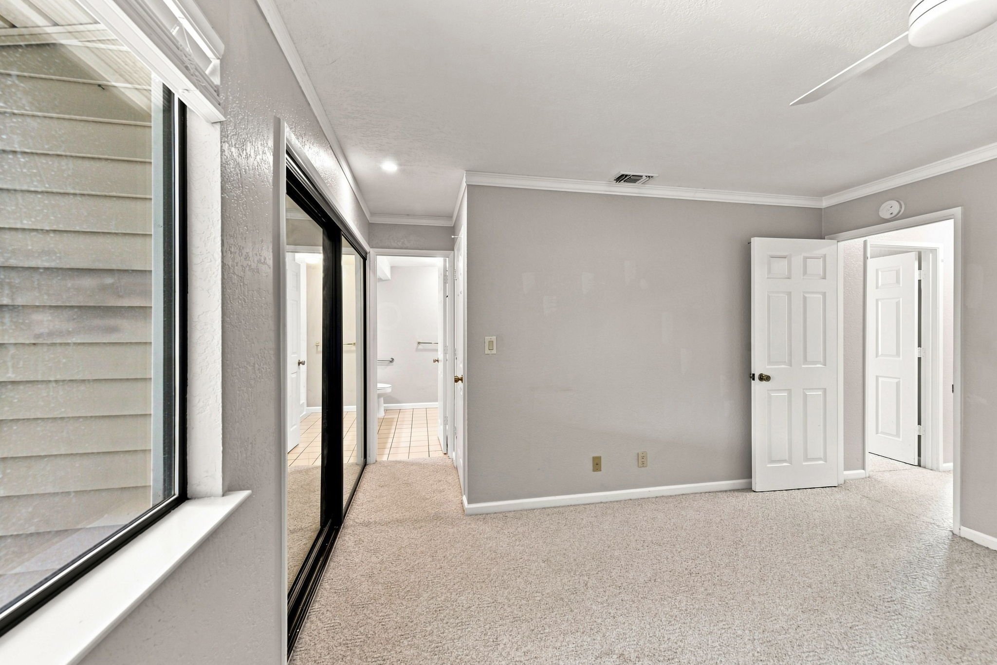 027_F8_5905 Lucinda Ln