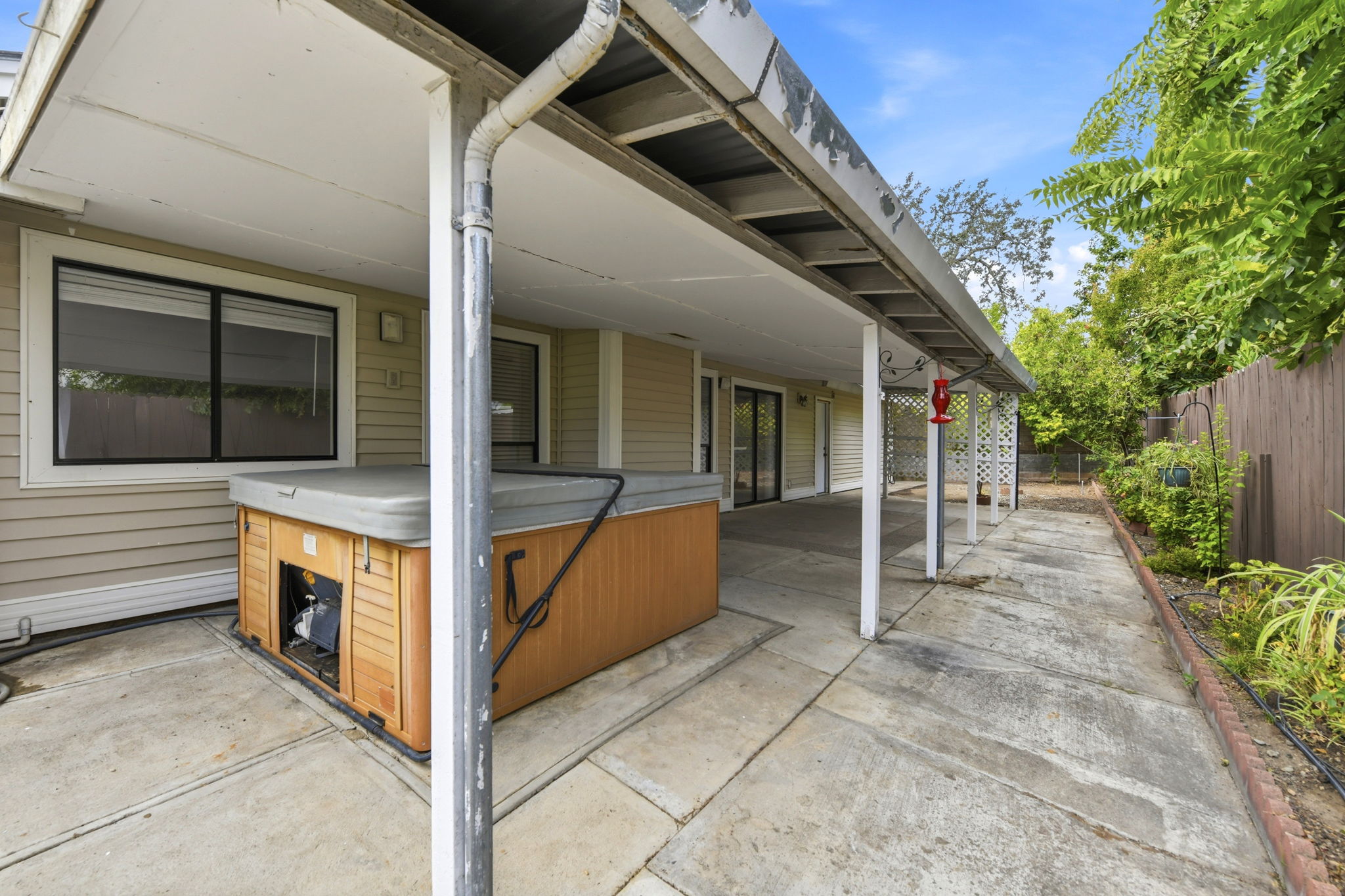 041_F8_5905 Lucinda Ln