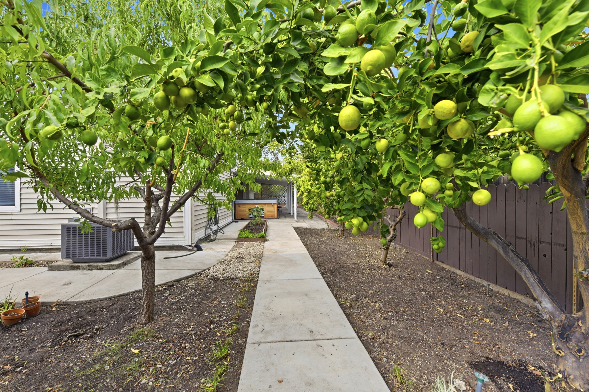 044_F8_5905 Lucinda Ln