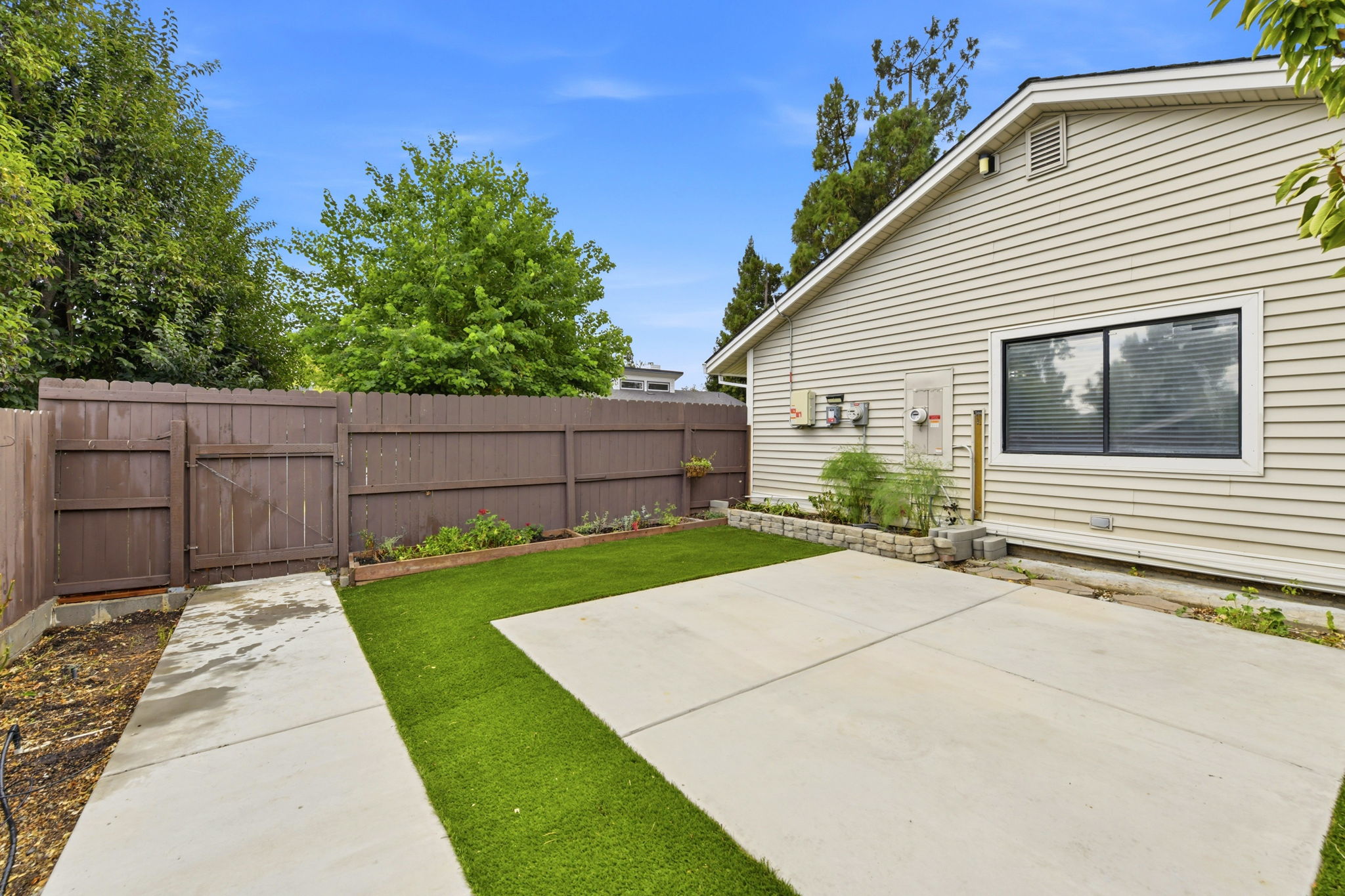 046_F8_5905 Lucinda Ln