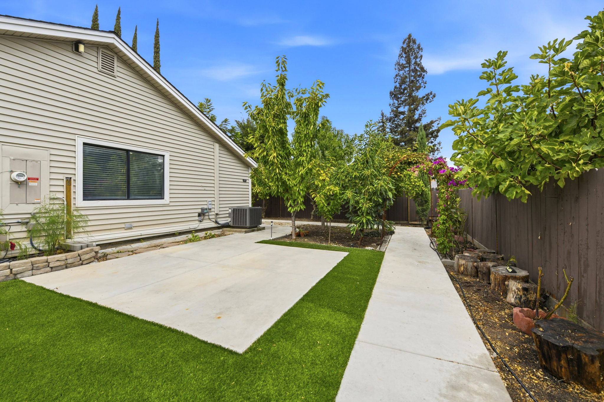 047_F8_5905 Lucinda Ln