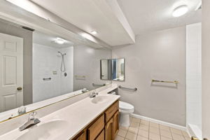 030_F8_5905 Lucinda Ln