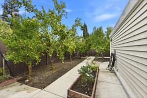 043_F8_5905 Lucinda Ln