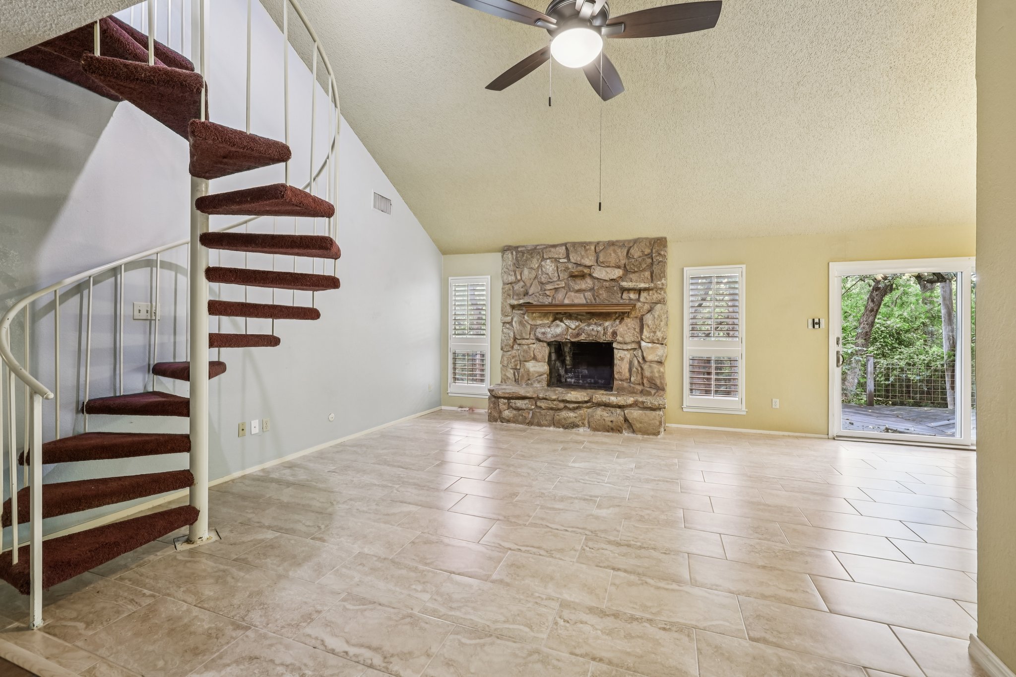 Mountainwood Dr-1106-009.jpg