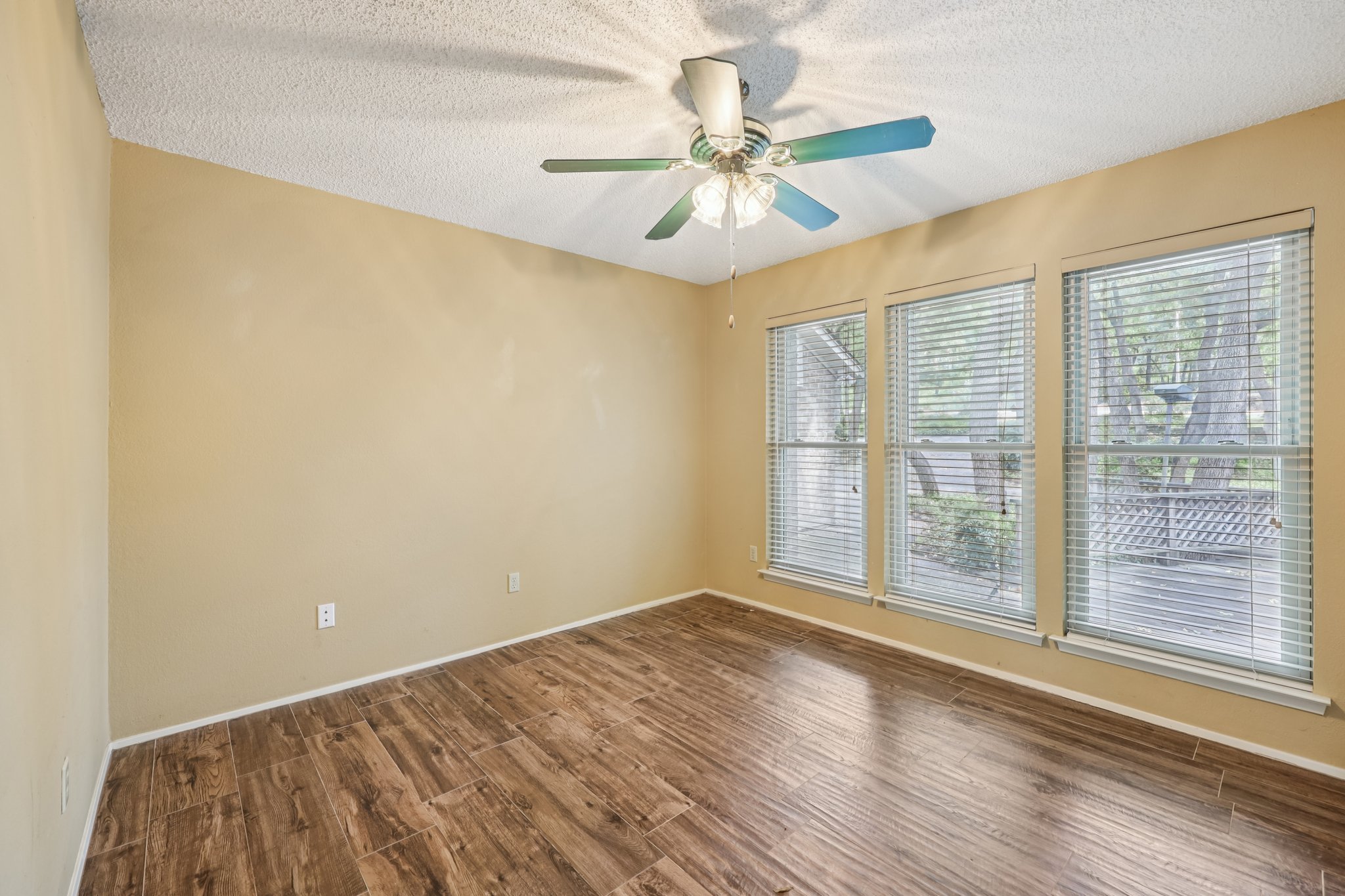 Mountainwood Dr-1106-021.jpg