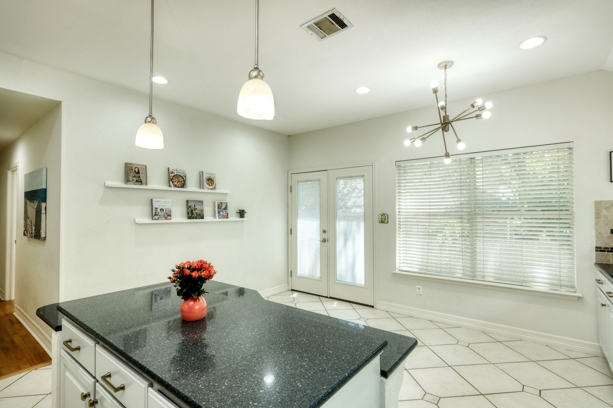 Kitchen/Eating Area