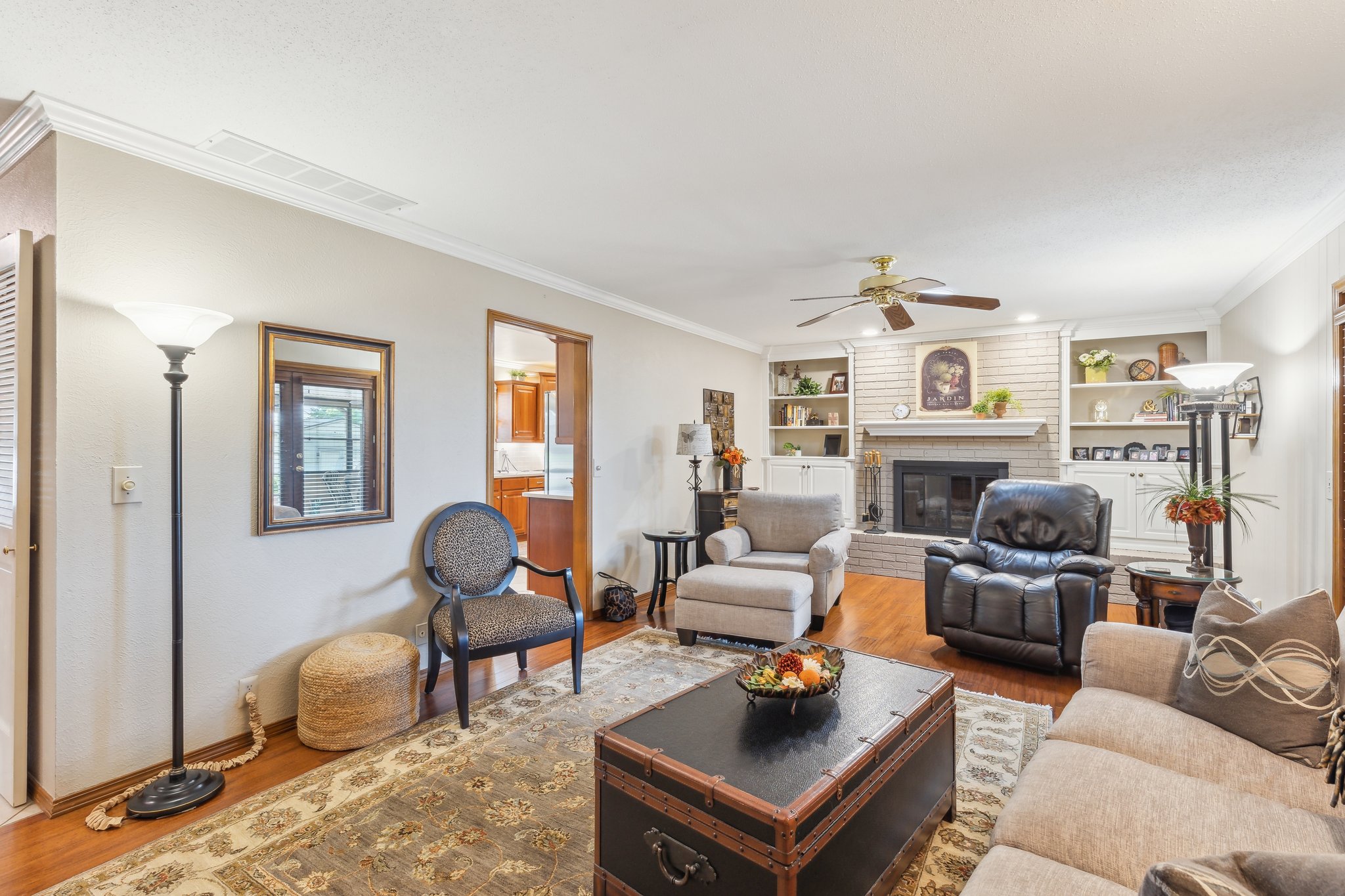 5909 NW 72nd Pl_007.jpg