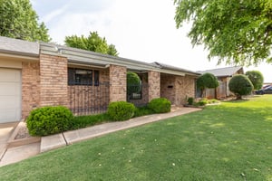 5909 NW 72nd Pl_004.jpg