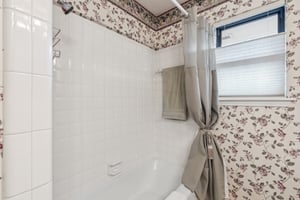 5909 NW 72nd Pl_029.jpg