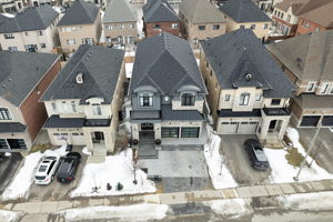 591 Pleasant Ridge Ave, Vaughan, ON L4J 0G2, Canada Photo 3