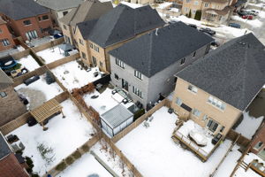 591 Pleasant Ridge Ave, Vaughan, ON L4J 0G2, Canada Photo 2