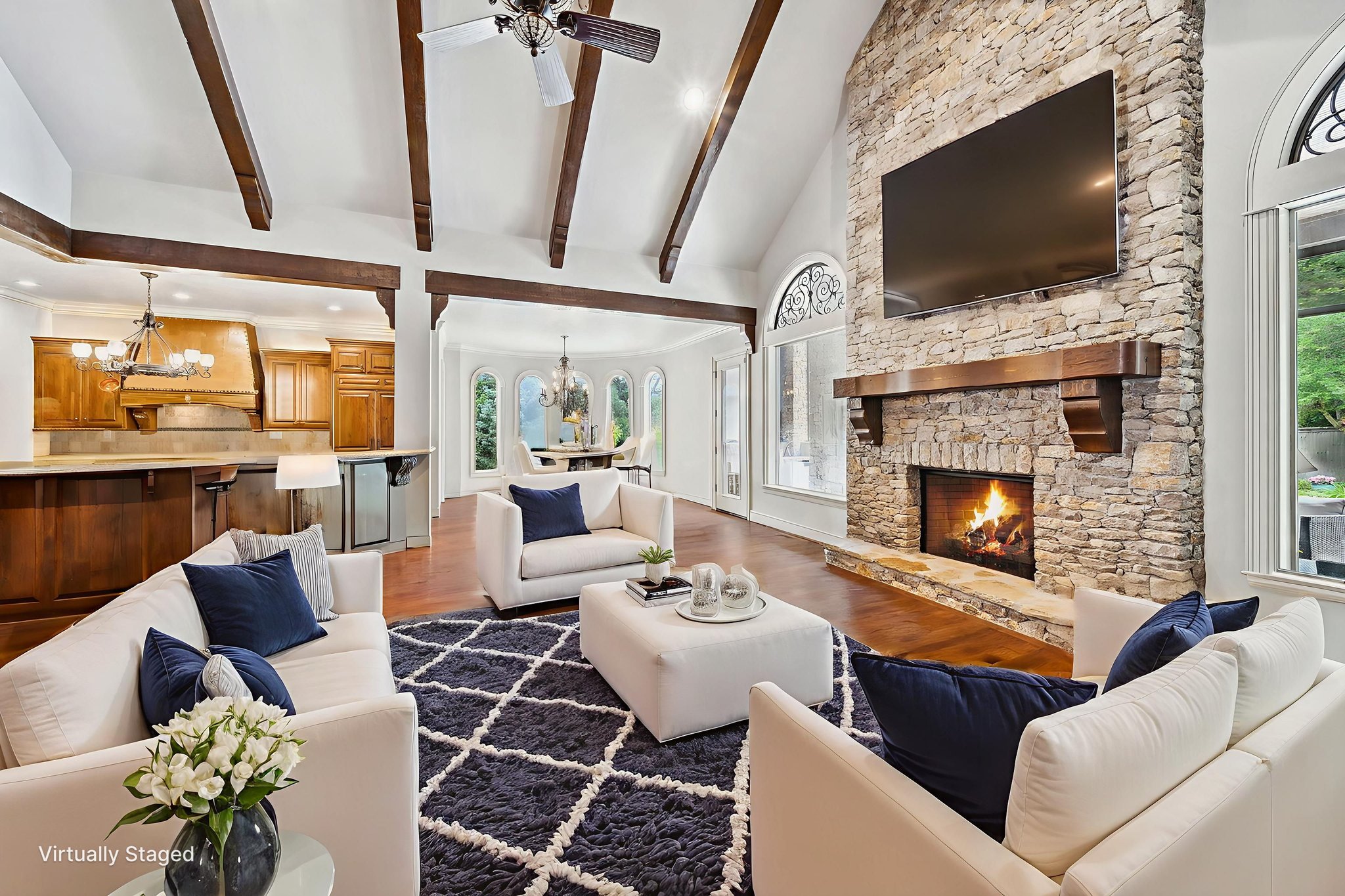 DSC07905 (3) virtually staged.jpeg