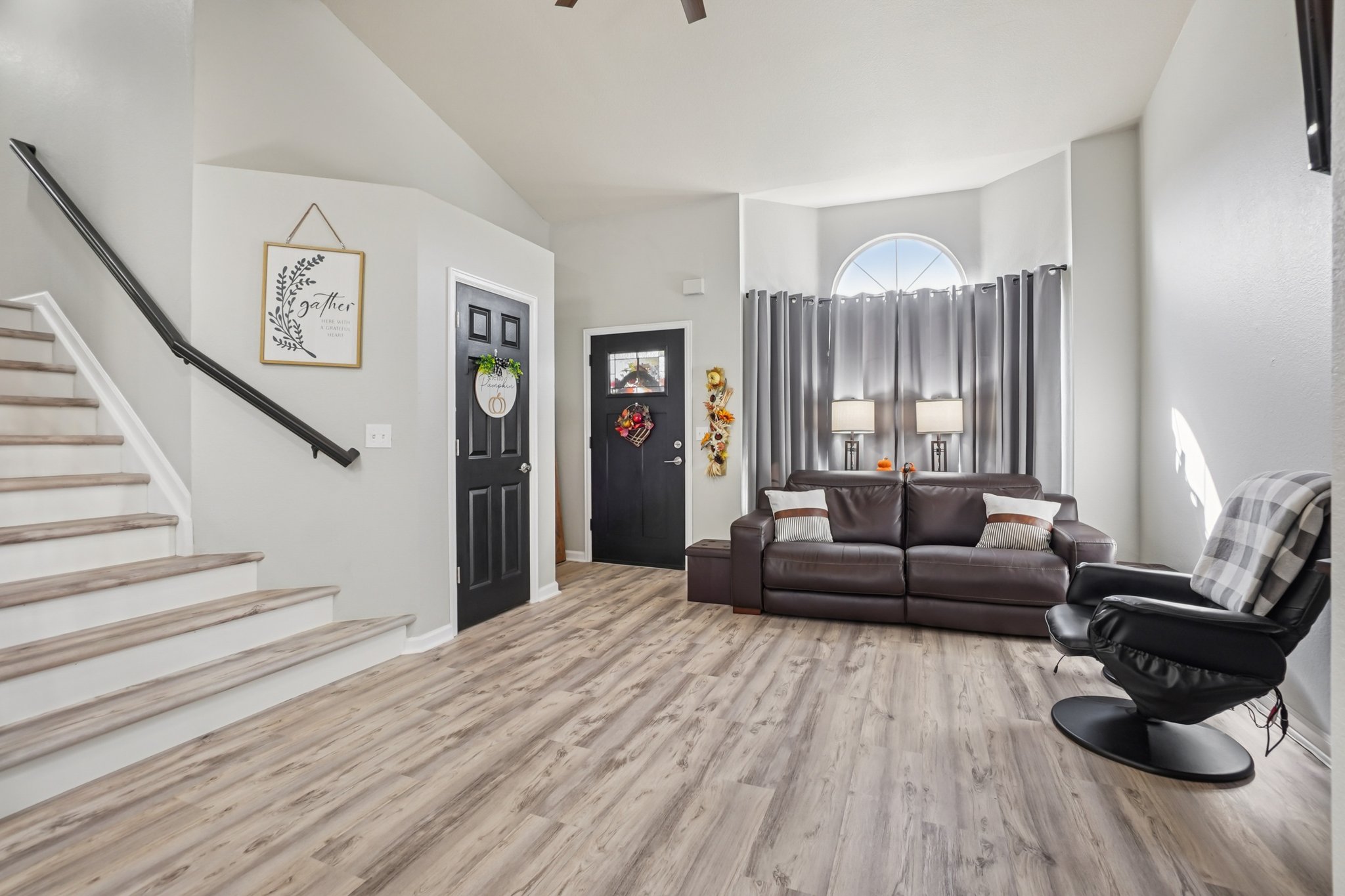 E 121st Pl-S3009-006.jpg