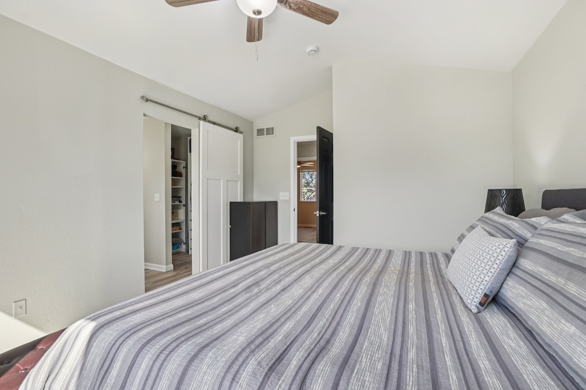 E 121st Pl-S3009-029.jpg