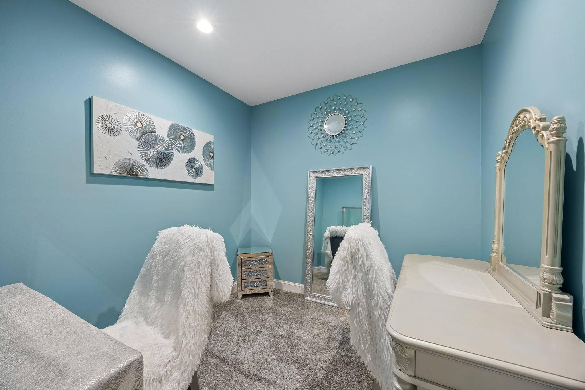 Primary Bedroom Closet
