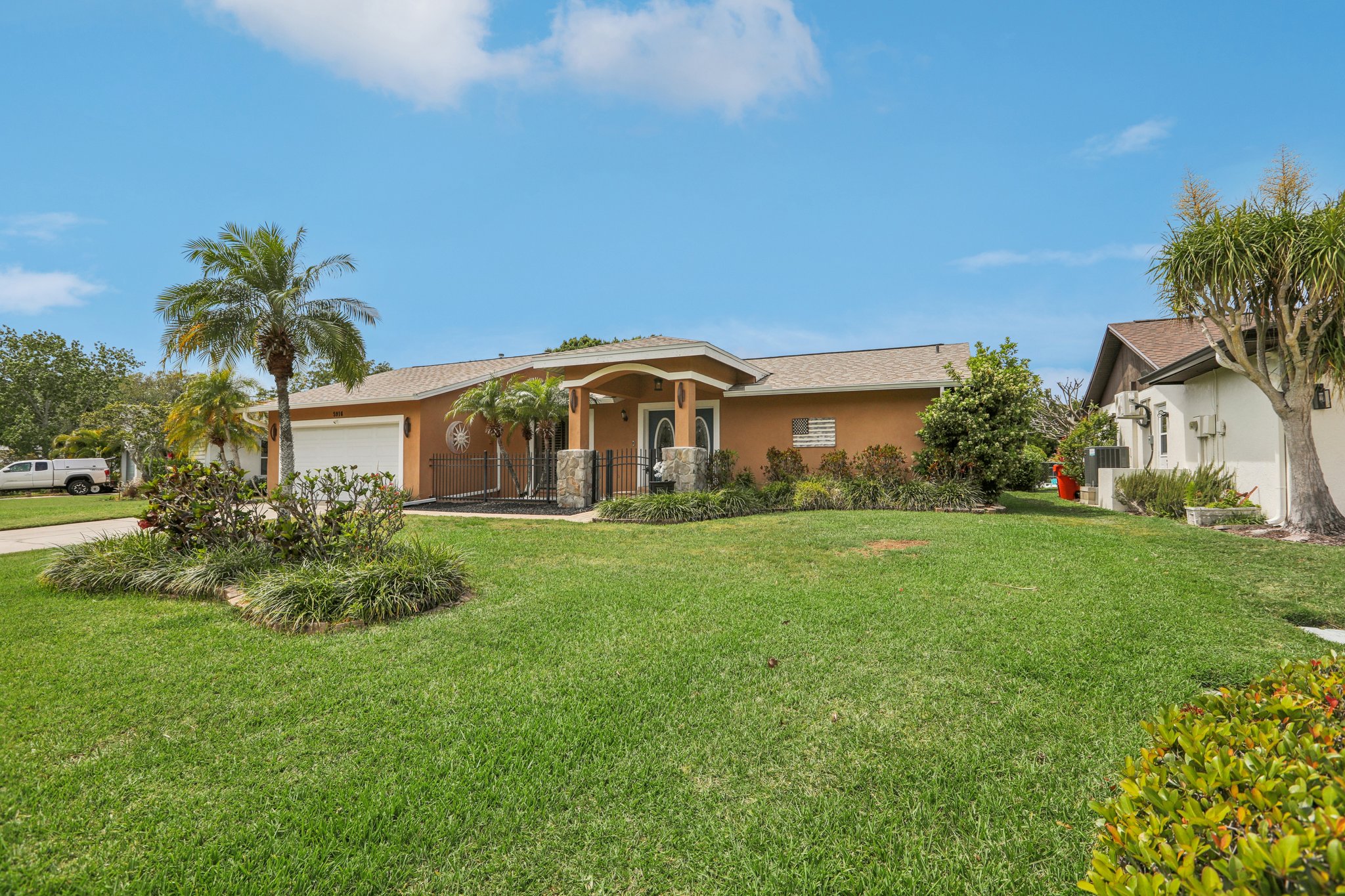 Oakhurst Dr-S0704-002.jpg