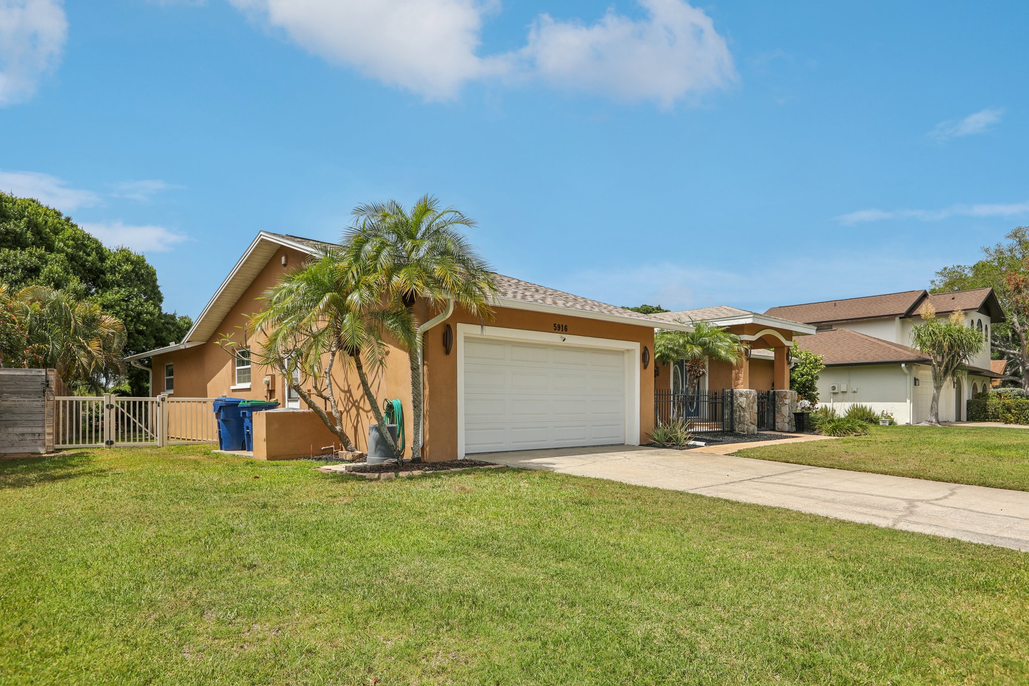 Oakhurst Dr-S0704-003.jpg