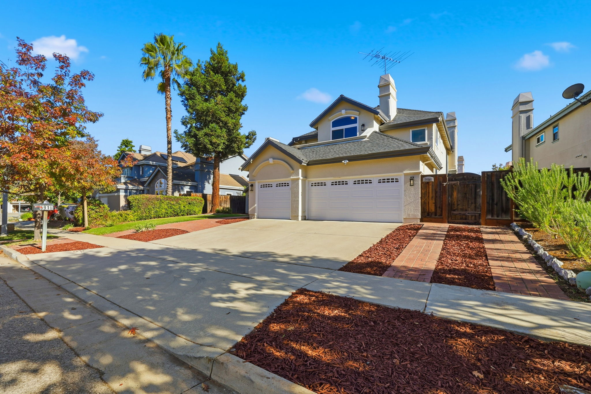 004_F8_5916 Sterling Oaks Dr